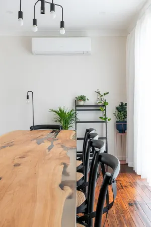 Shalimahs Secret-Beautifully Designed Luxe Cottage *10min to HV Gardens Отели в г. Сеснок