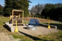Bluebird Cottage A: Near Charlottesville, Wineries: Firepit, Patio, Dogs OK