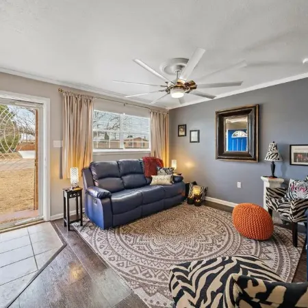 Let D's Cozy Cottage Provide a Comfortable Stay!