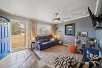 Let D's Cozy Cottage Provide a Comfortable Stay! Hotels in Big Spring