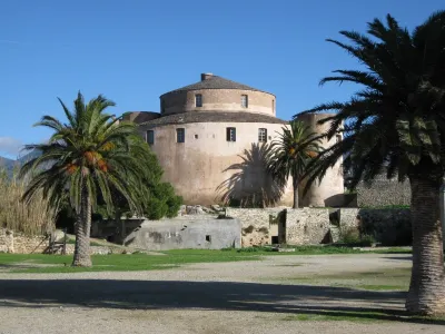 A charming and quiet apartment in a residential area Hotels near Saint-Florent