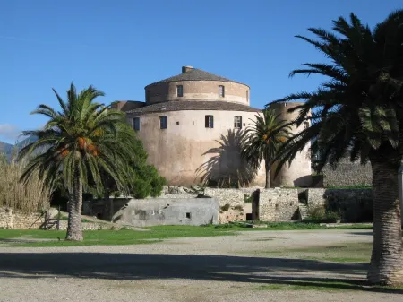 A charming and quiet apartment in a residential area Отели рядом с достопримечательностью «Port de plaisance Mare È Stagnu - Portu di turismu Mare È Stagnu»