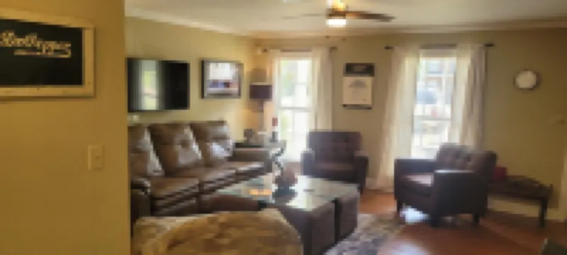 It's Five O'Clock off South Lamar