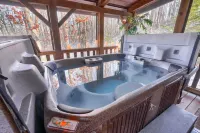 New+ Updated. Hot Tub. Near Trails. Game Room. Firepit. Secluded 8 Acres
