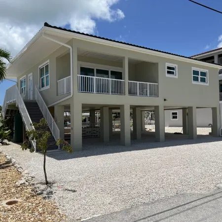New waterfront, oceanview, 3 king bedrooms, w/full baths + 1/2 bath w/pool, dock