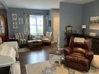 The Bluegrass Bungalow: Newly Constructed Sleeps 6: 3 beds 1.5bath. One Level.