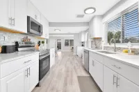 Sunshine Stay 3Bed 2Bath Oasis Near Beaches And Downtown St Petersburg Hotels in Pinellas Park