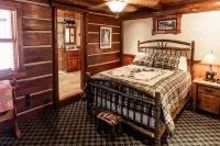 Cozy, Rustic Luxury Cabin on Round Lake, with all of the modern conveniences!