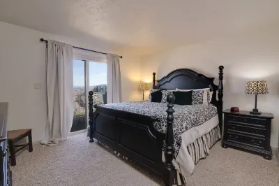 Las Palmas!Beds for 8! 3Bed 2Bath, Bunks for kids! Huge deck!