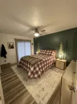 Jackson’s Hideaway, walk to ski shuttle! Hotels in 