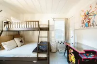 Toasty Marshmallow Cabin: 3b/2b Ideal Layout. Pets Ok. Spa. Games & Poker Table