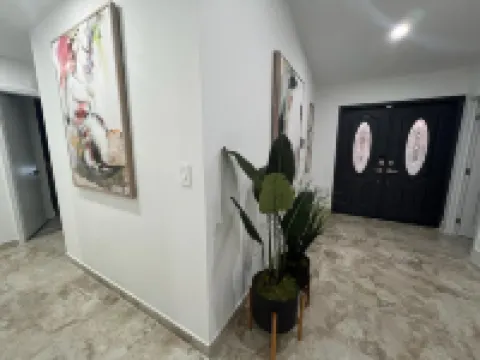 Flamingo's Resort/ Arcade Machine/Heated Pool/ 5 Bedrooms/ Pool Table/ BBQ