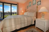 Beach Penthouse: Ocean Views from every room  Tropical Excellence
