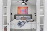 Cozy Convenient downtown Condo