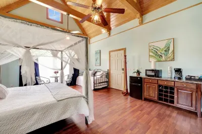 Waterfront Storybook Studio in Stuart Hotels near Ground Floor Farm