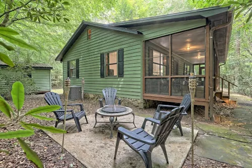“Serenity Wow Cabin on the Creek Close to Town