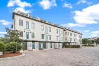 Spacious Luxury Townhome Right on 30A • Easy Walk to Beach • Pool • Rooftop Hotel dekat Bella Vita