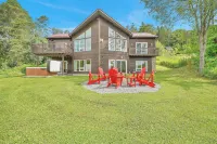 Redroof Ellicottville Chalet, Sauna, 8' ft hot tub and the best views!