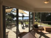 Private, sunny, waterfront retreat - Bay of Fires