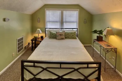 Sky cozy apartment with rooftop views Hotels near T3