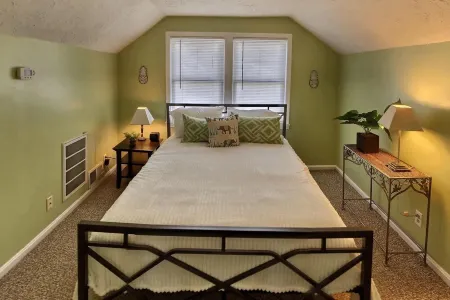 Sky cozy apartment with rooftop views