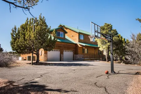 Rock Canyon Ranch Lodge 2 Zion National Park Отели рядом с достопримечательностью «Checkerboard Mesa»