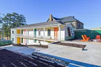 Mid-Century Themed Hotel Room in Fayetteville, AR - The Clementine on College #6 Hotels near Solace Day Spa