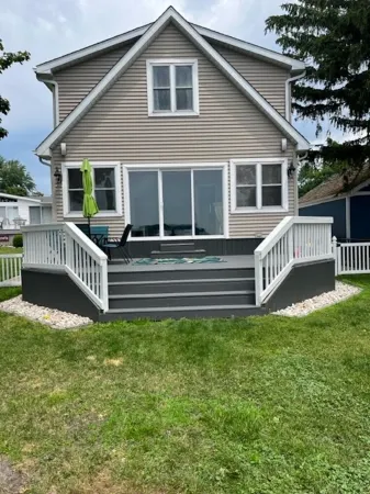 Huge waterfront lake house on Manitou- perfect year round retreat, sleeps 10