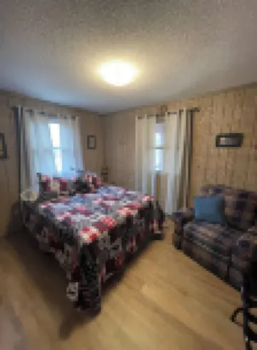 Authentic Cedar Cabin-Dogwood Cabin-with Pool near Blue Springs Ranch