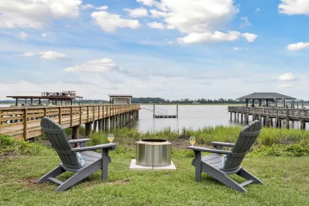 Riverfront 7 BR/5 BA Estate+Dock