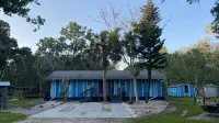 West Creek in Old Homosassa across from the Freezer - 4성급