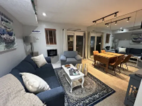 Cozy Waterfront Condo in a Quiet Cove.   Private Boat Launch