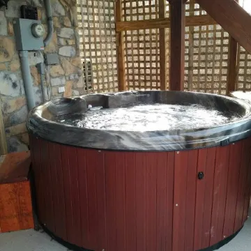 Secluded Cabin on the Hill in the Hocking Hills