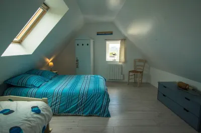 Sea view, stone house between Crozon Camaret, Wifi, closed, bright garden Hotels near D2 Studio Danse 2000