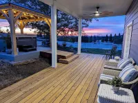 Country Farmhouse on Wine Trail Hot Tub & Pool Table