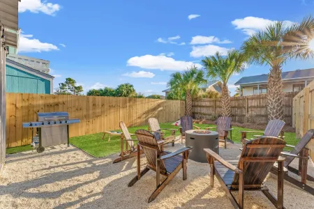 Cute PCB Beach House | Private Yard | Fire Pit
