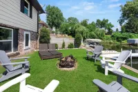 Lake Wawasee/HOT TUB/GAME ROOM/PONTOON RENTAL