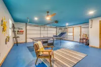 Lakefront House With Game Room & Fenced Backyard