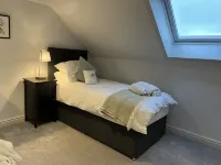 Apple cottage: A cosy cottage with log burners and mature garden. Pet-friendly.