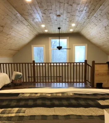 Cottage on 7 acres between West Jefferson and Boone. Pet Friendly HighSpeed Int