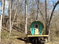 Jewel’s Covered Wagon Hotels in Whitley County