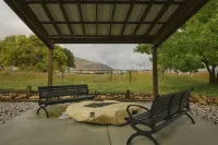 Family size, unique stay in a grain bin minutes from Lava, golfing and swimming