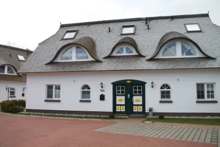 Exclusive apartment with garden and fireplace