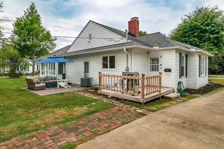 Fall Lake Getaway w/Bicycles & Walkable Neighborhood~ SPIRE/Wineries/BULA Отели в г. Ashtabula County