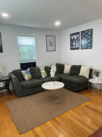 Charming Townhouse 12 minutes to Boston Hotels near Mount Auburn Cemetery