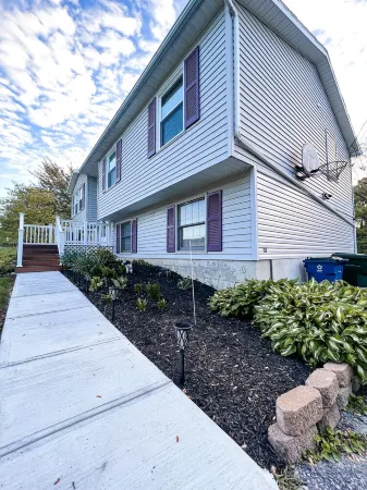 Cozy Getaway Lodge & Retreat w/ game room/deck/fire pit ~25mins from Hershey P Отели в г. Аппер Аллен Тауншип