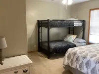 Family-Friendly Home. Sleeps 14.  Just minutes away from Mark Twain Lake.
