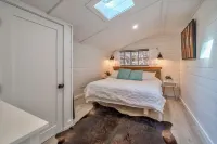 Modern Cabin, Great View, Pet-Friendly, Close to town Отели рядом с достопримечательностью «Гамильтон Гарденс эт Лейк Чатудж»