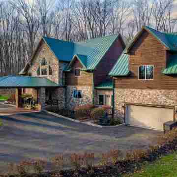 Luxury in the Heart of Nemacolin, the Laurel Mountains Most Idyllic Resort Area. Hotel Exterior