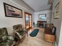 Great 3-bedroom House close to town and beaches, in Manistee , deck, WiFi and AC